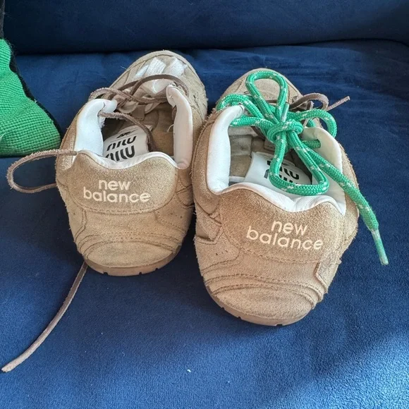 Miu Miu x New Balance Sneakers - Picture 7 of 9